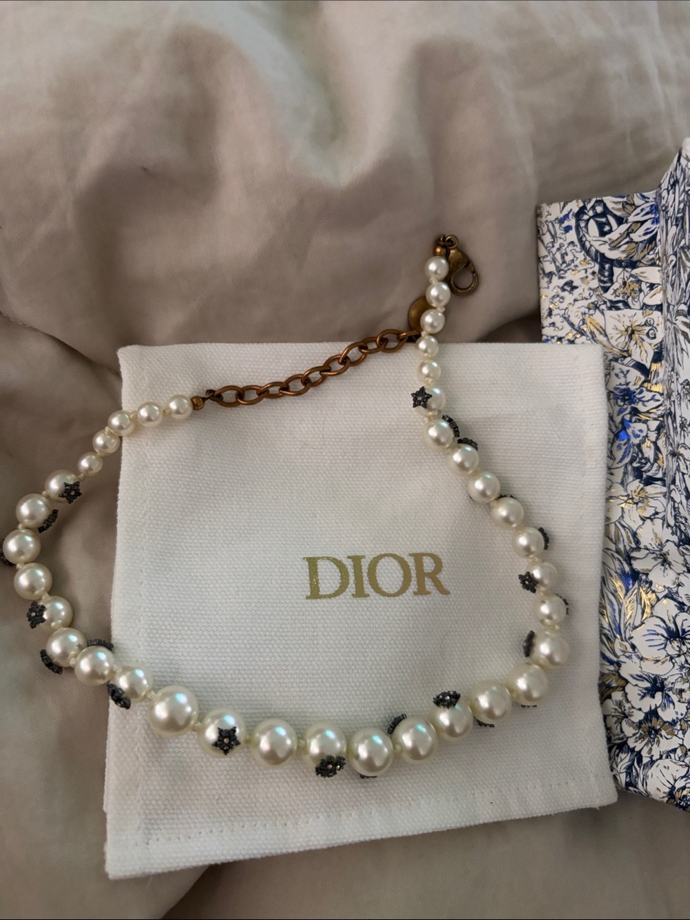 NEW DIOR TEDDY D PEARL CHOKER NECKLACE WITH CRYSTAL MOTIFS timeless Parisian - Picture 10 of 13